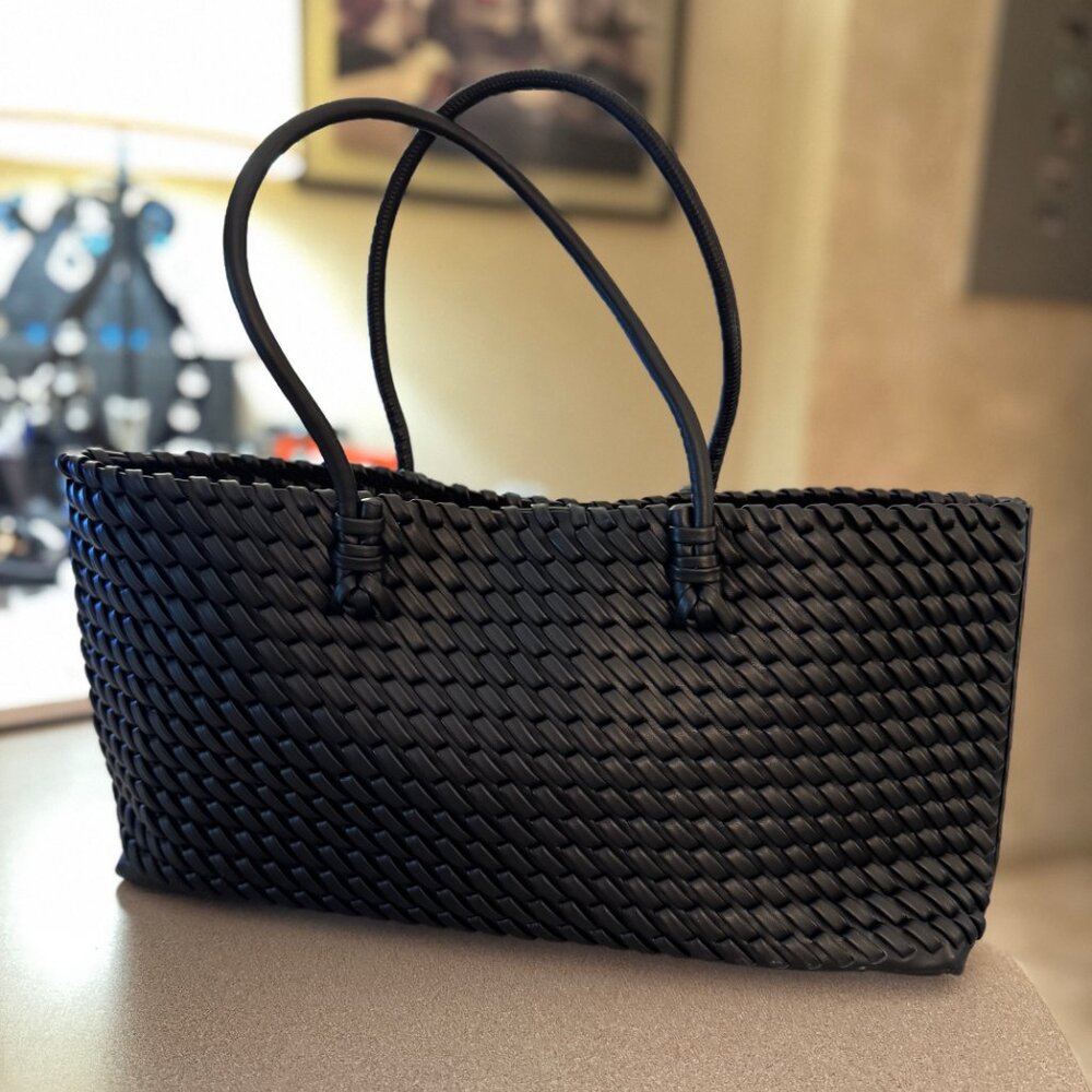 Zara black woven leather handbag with interior drawstring pouch(bag 104) - Picture 2 of 6